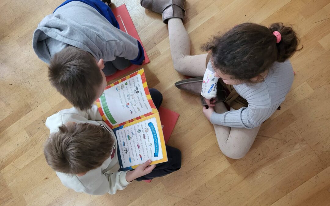 Svaki trenutak je pravi za čitanje (Slikopriča)